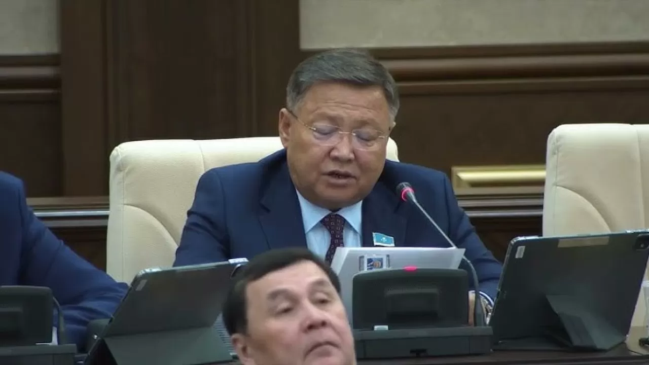 "Шегірткеден зардап шегіп жатыр": Депутат Түркістан халқын алаңдатқан мәселелерді атады
