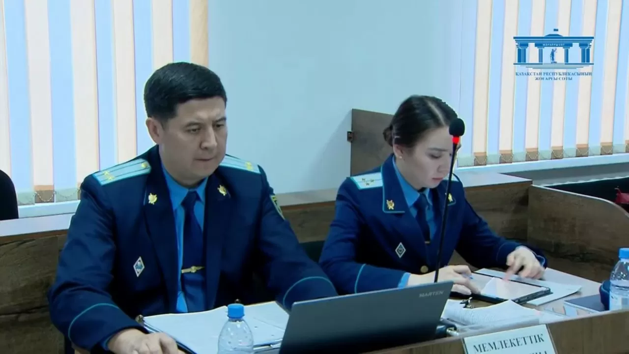 "Шерзаттың анасы айғайлап жатқанда неге тоқтамадыңыз?": Прокурор сотталушыны сұрақтың астына алды