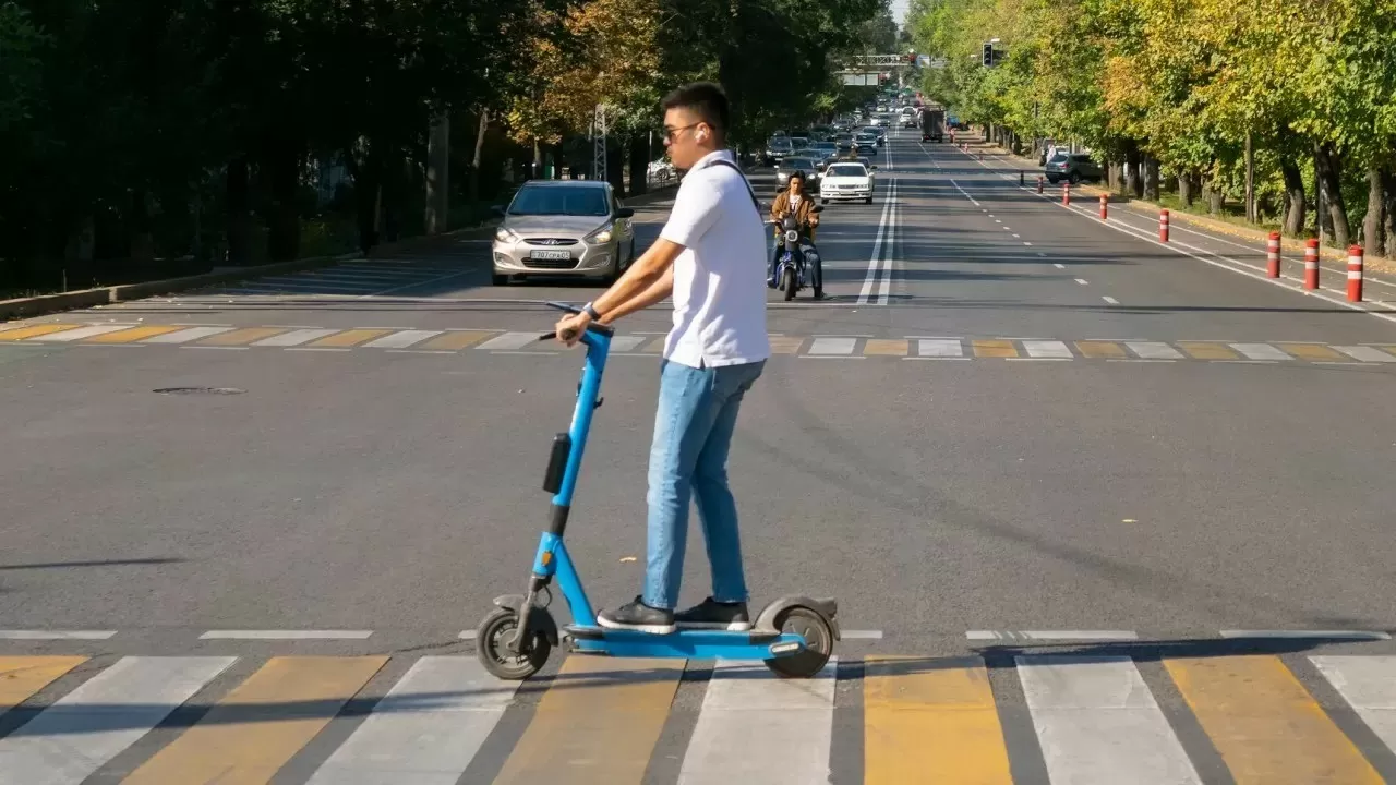 Енді самокатты жол бойына дұрыс қоймағандарға айыппұл салынады