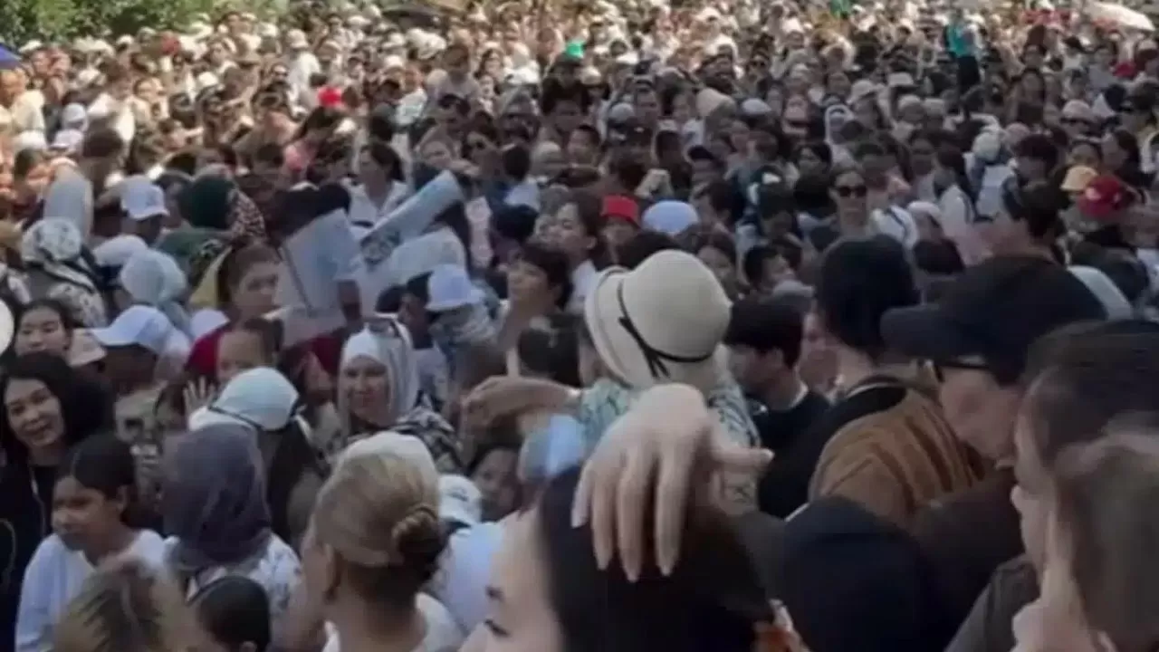 Ақтауда жұртшылық тегін балмұздаққа таласқан
