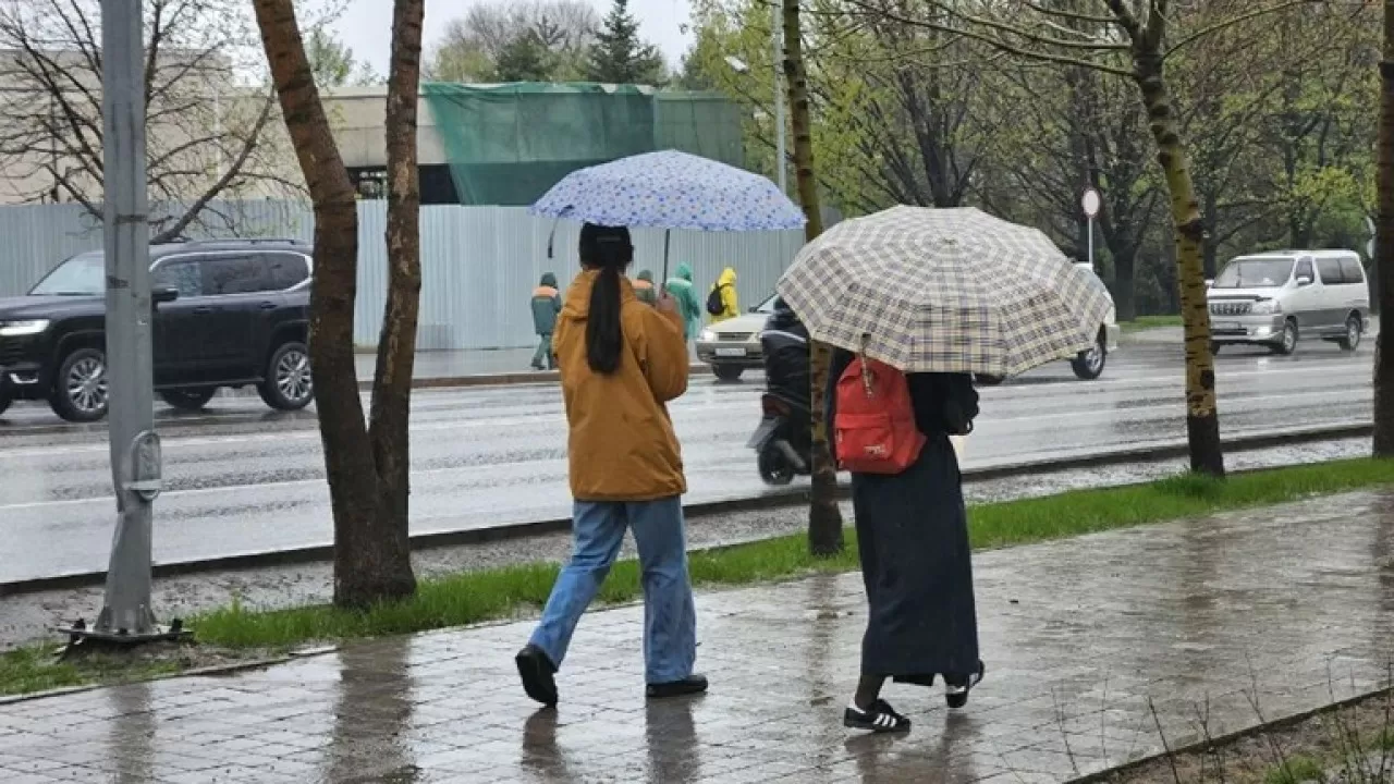 Сильный ливень в Алматы: акимат обратился к жителям