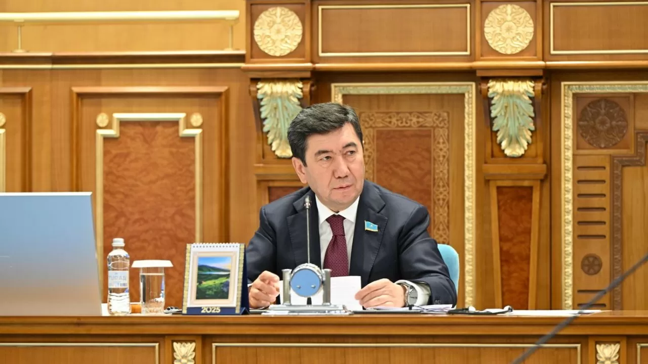Мәжіліс спикері депутаттық сауалдарға берілетін жауаптардың мазмұны мен сапасын сынға алды