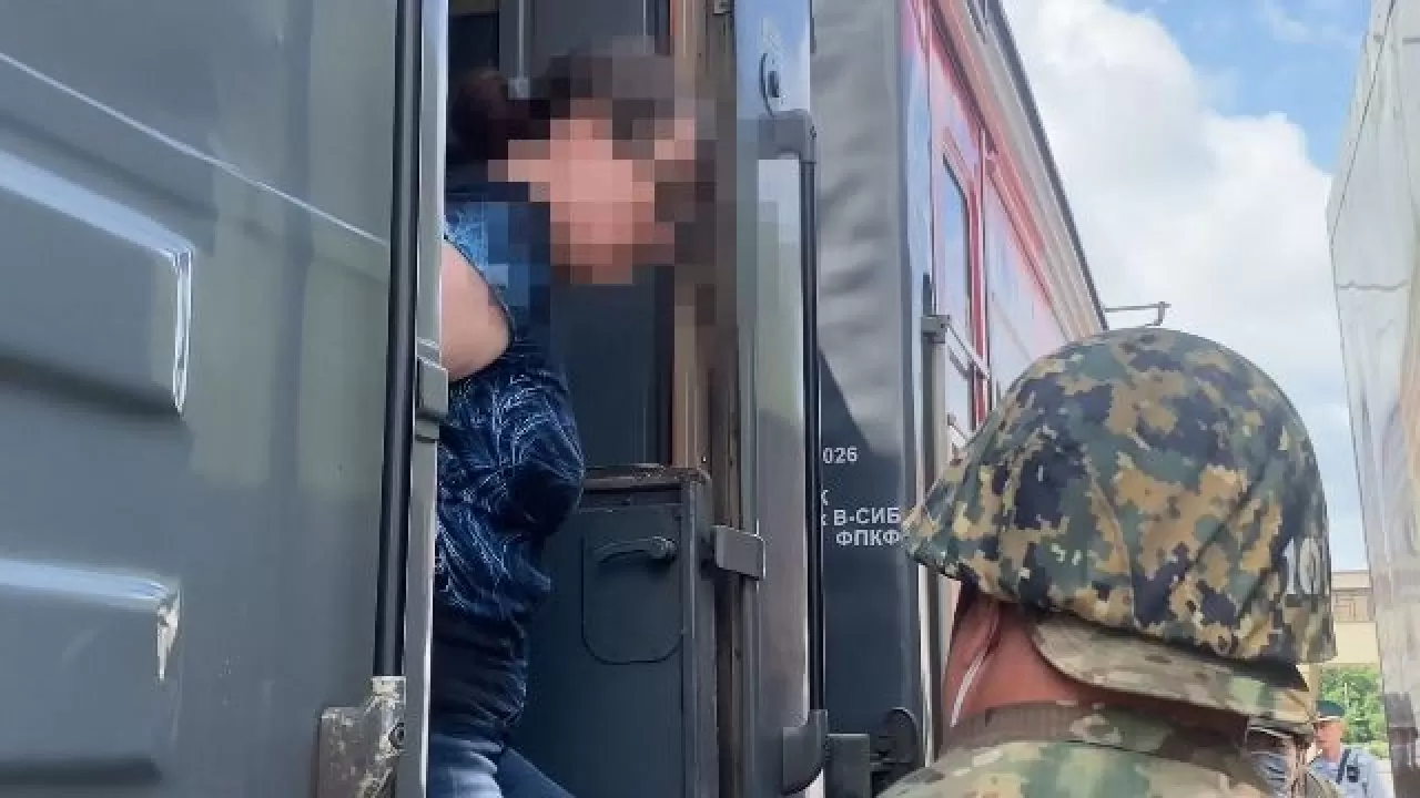 Банктің 31 миллион теңгесін иемденген күдікті Ресейден экстрадицияланды