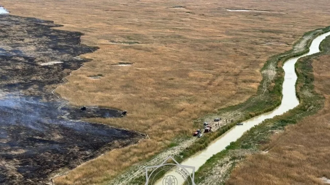 Атырау маңындағы өртті сөндіру үшін тікұшақтар тартылды