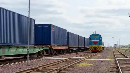 Более 100 млн тонн грузов перевезено с начала года железнодорожным транспортом Казахстана 