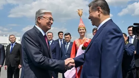 Қасым-Жомарт Тоқаев Қытай Халық Республикасының Төрағасы Си Цзиньпинді Астана әуежайынан қарсы алды