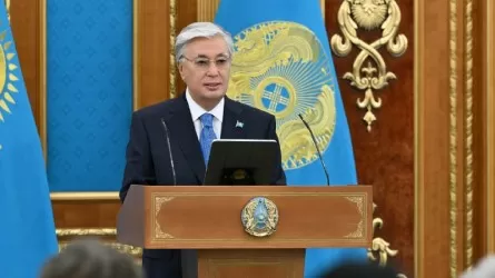 Токаев: Государство продолжит оказывать поддержку медработникам