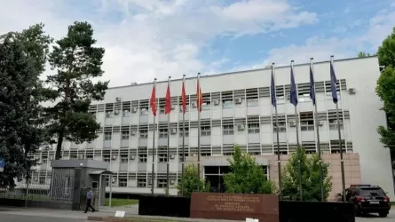 Кыргызстан предлагает некоторым иностранцам добровольно покинуть страну