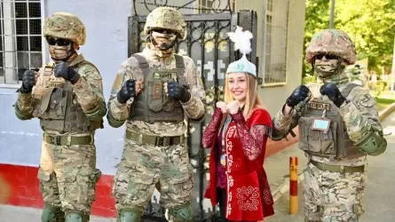 На Ангелину Лукас надели саукеле и пожелали скорого замужества