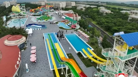 Ким Чен Ын открыл первый в КНДР курорт на 20 тыс. туристов