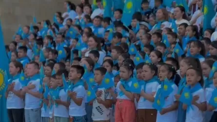 Астанада 10 мыңнан астам бала бір мезетте Мемлекеттік әнұранды орындады 