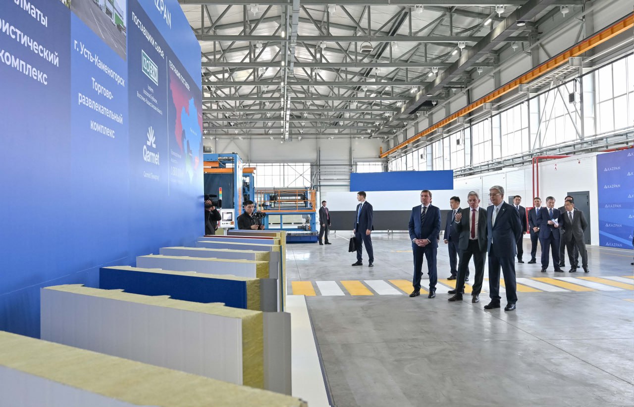 Токаев ознакомился с производством сэндвич-панелей  