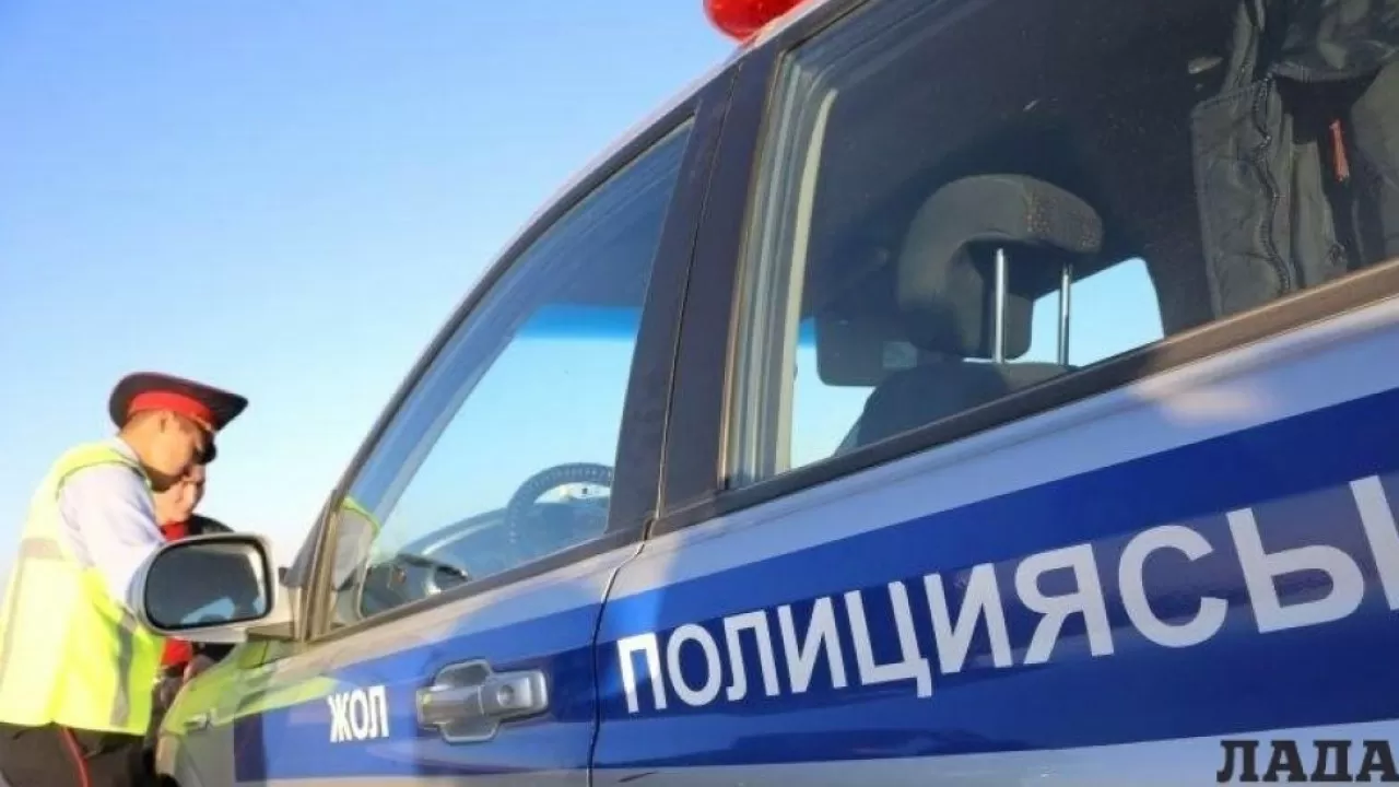 Алматы әуежайында жүргізуші полиция қызметкерін көлігімен сүйреді