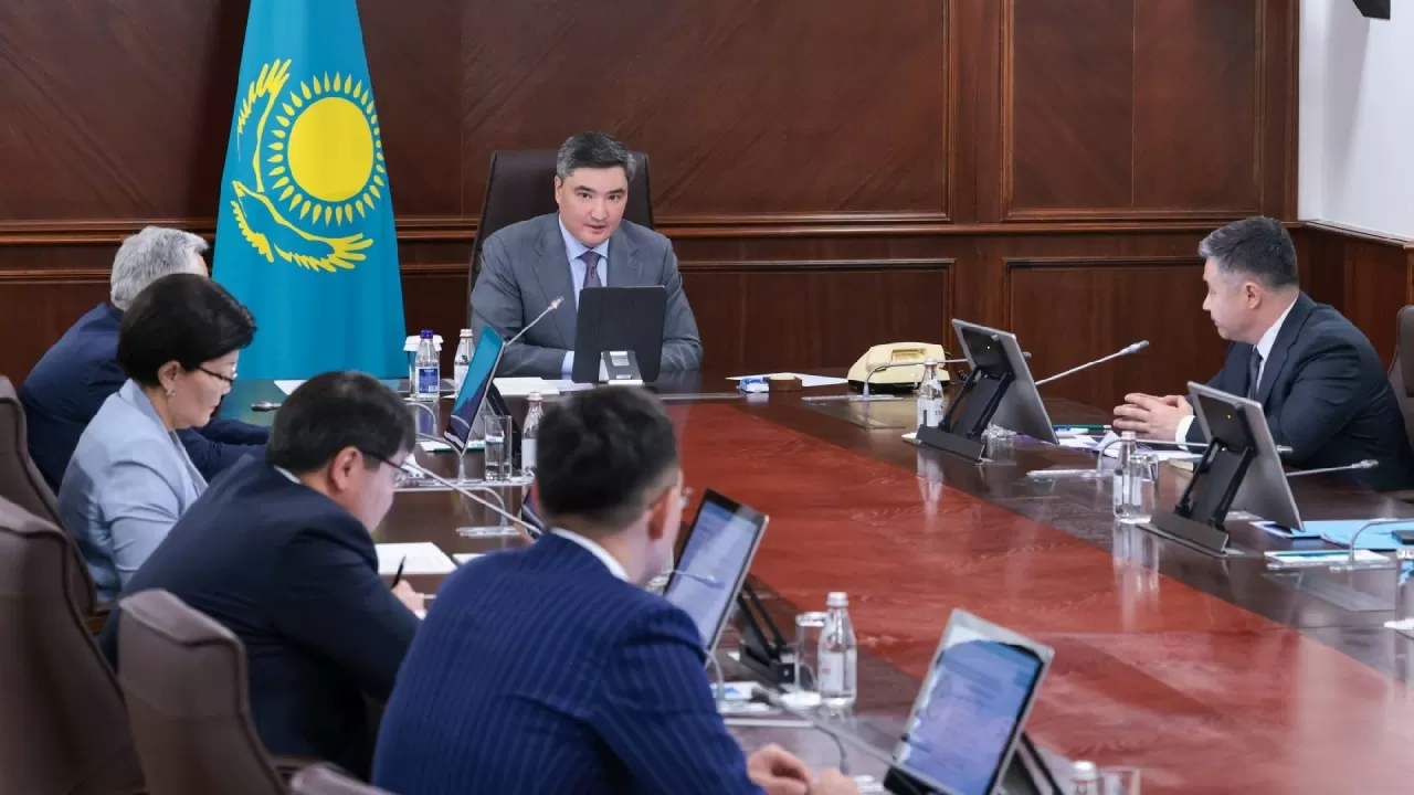 Олжас Бектенов 100 ірі жобаны цифрлық теңгеге көшіруді тапсырды