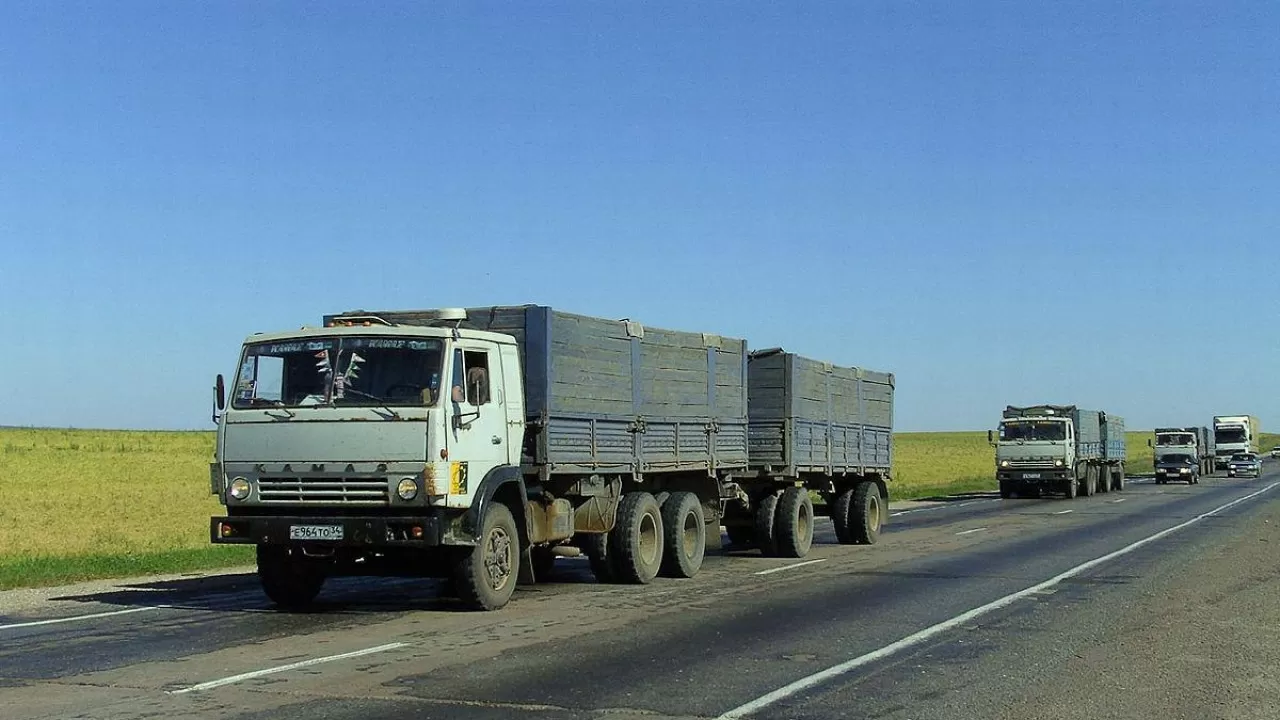 Ақмола облысында жүргізушіні өз жүк көлігі басып кетті 