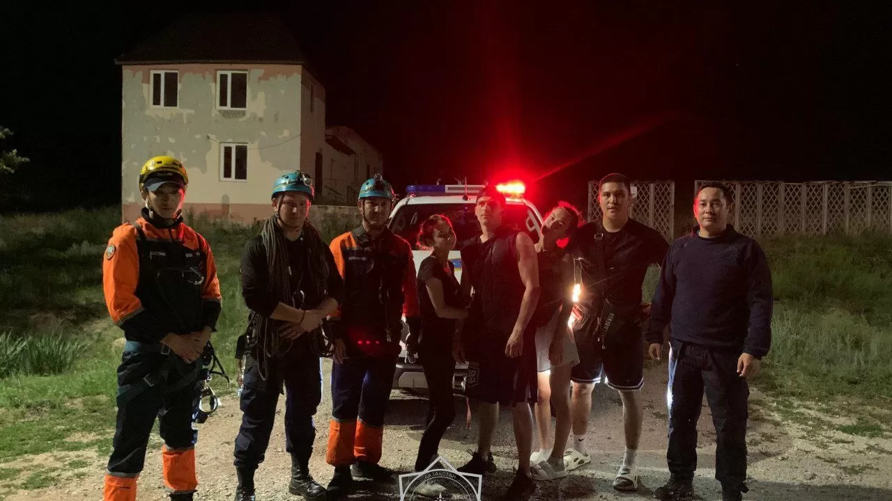 Павлодар облысында тауға шығып, түсе алмай қалған 4 турист құтқарылды