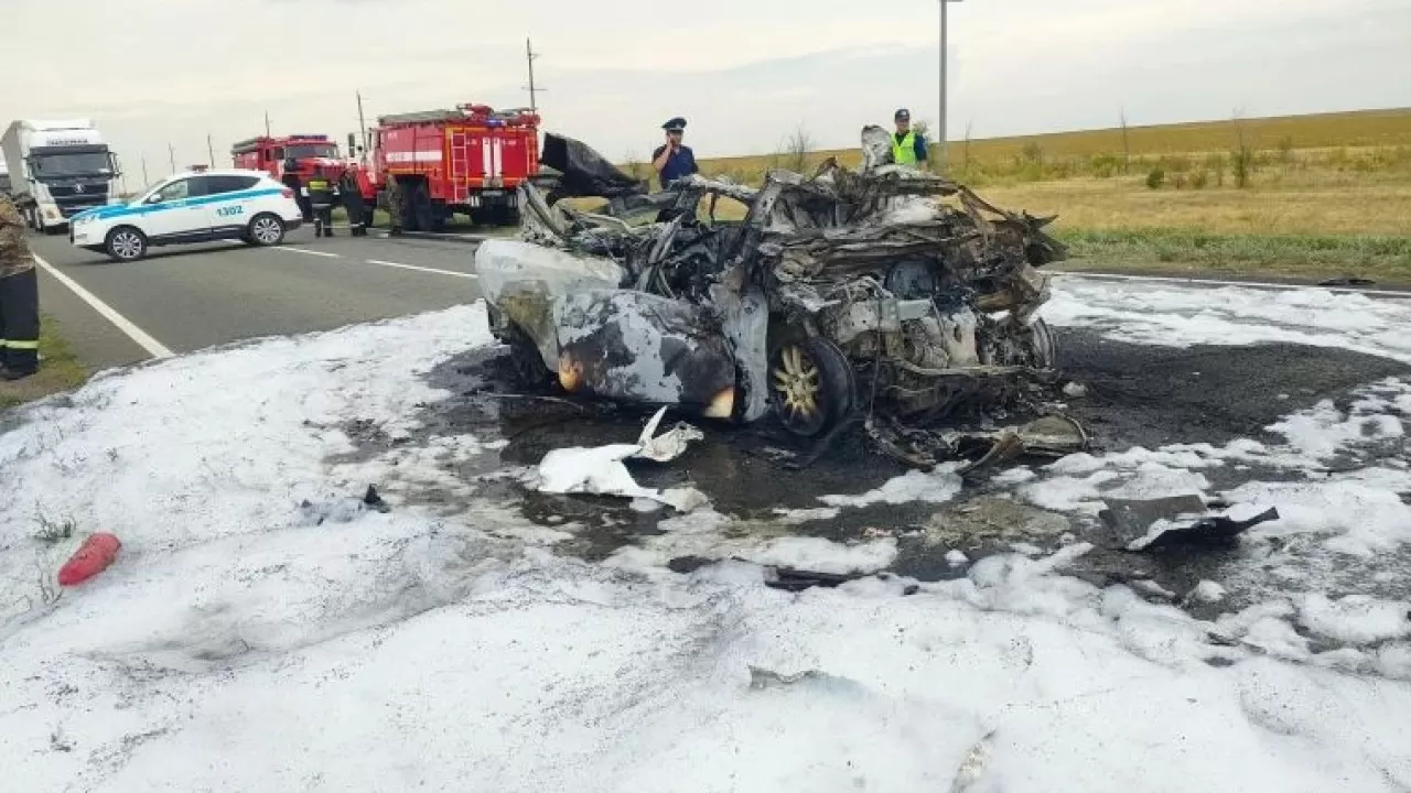 Батыс Қазақстанда 4 адам көлікте тірідей жанып кетті