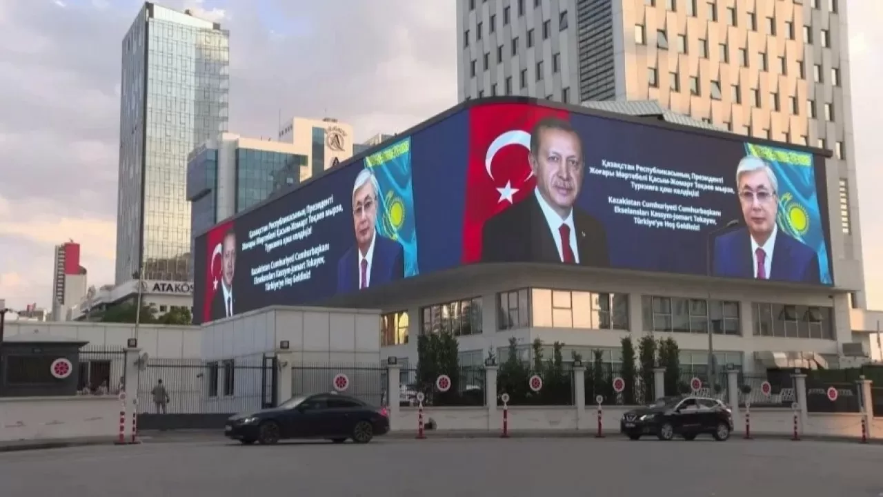 Анкара көшелеріне Қазақстан Президентінің келуіне орай баннерлер ілінді