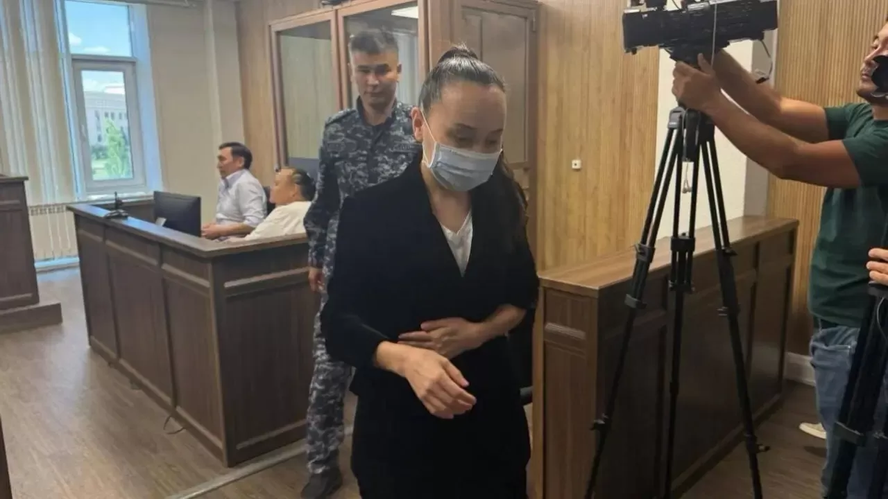 Перизат Қайраттың анасы сот залында қамауға алынды