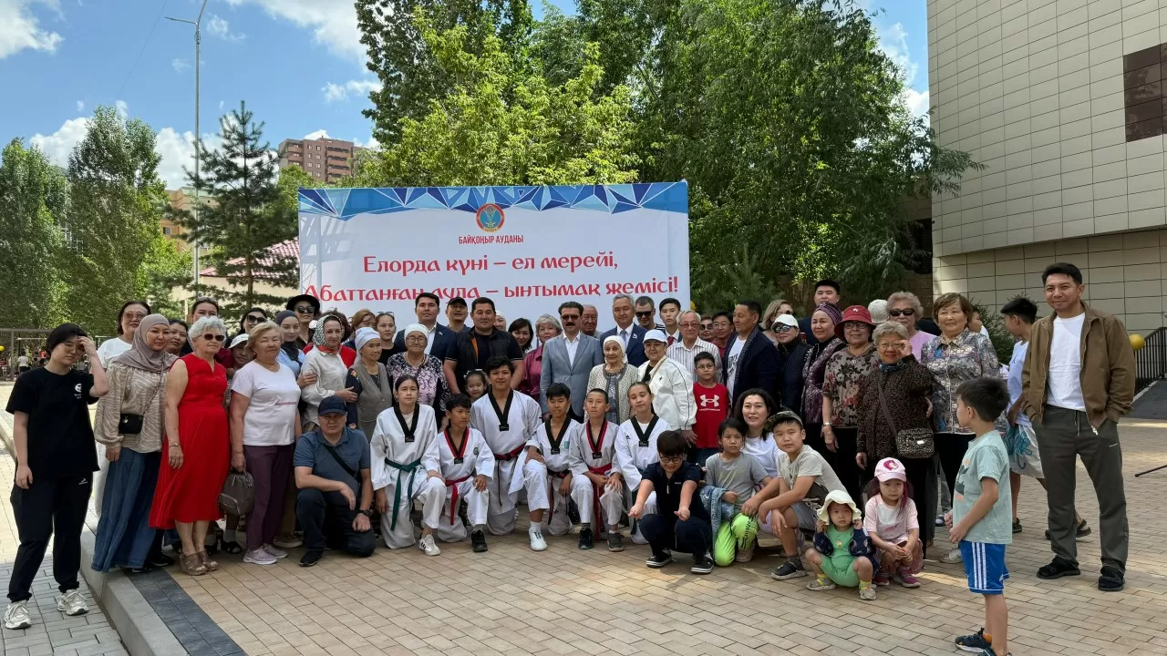 Подарок ко Дню столицы: в одном из районов торжественно открыли новые благоустроенные дворы
