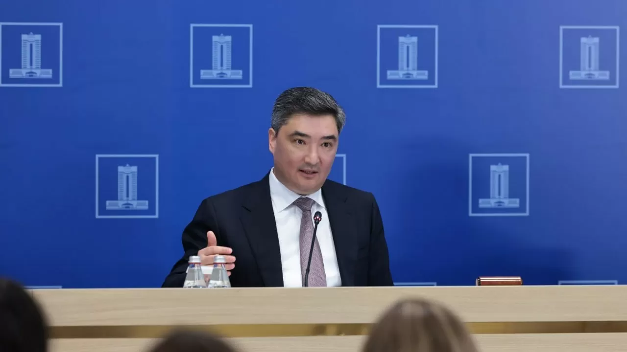 Айғайлап, жұрттың көзінше сөгіс жариялағаннан нәтиже шықпайды – Олжас Бектенов