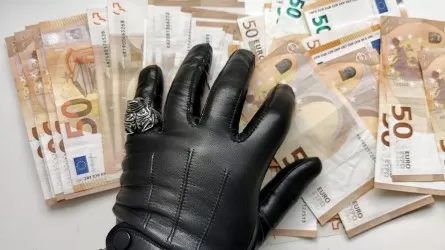 Кто чаще всех берет взятки в Казахстане: свежая статистика  