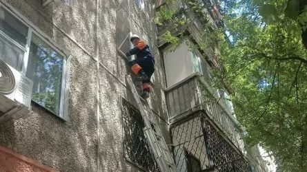 Сотрудники МЧС Тараза пришли на помощь пенсионерке 