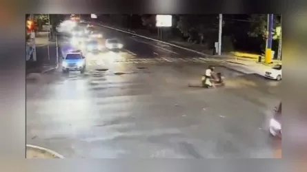 В Алматы водителя мопеда осудили за наезд на полицейского 