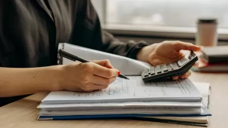 Где юристы и бухгалтеры получают больше всех  