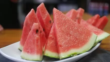 Что нельзя есть в жару: топ продуктов-«убийц» 