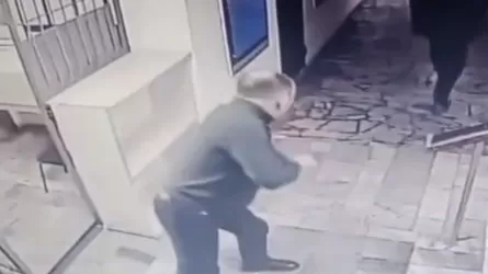 Қызметкерлерін «рогаткамен» атқан полиция бастығы қызметінен айырылды