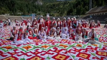 Қолөнер шеберлері құрақ құраудан әлемдік рекорд орнатты