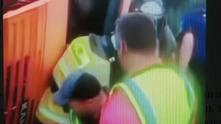 Водителя зажало в кабине грузовика после ДТП