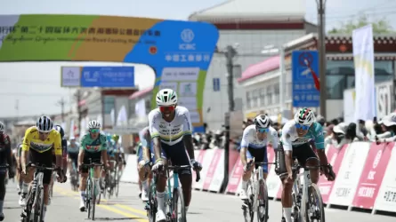 Гонщик XDS Astana Team вял серебро этапа Тура озера Цинхай