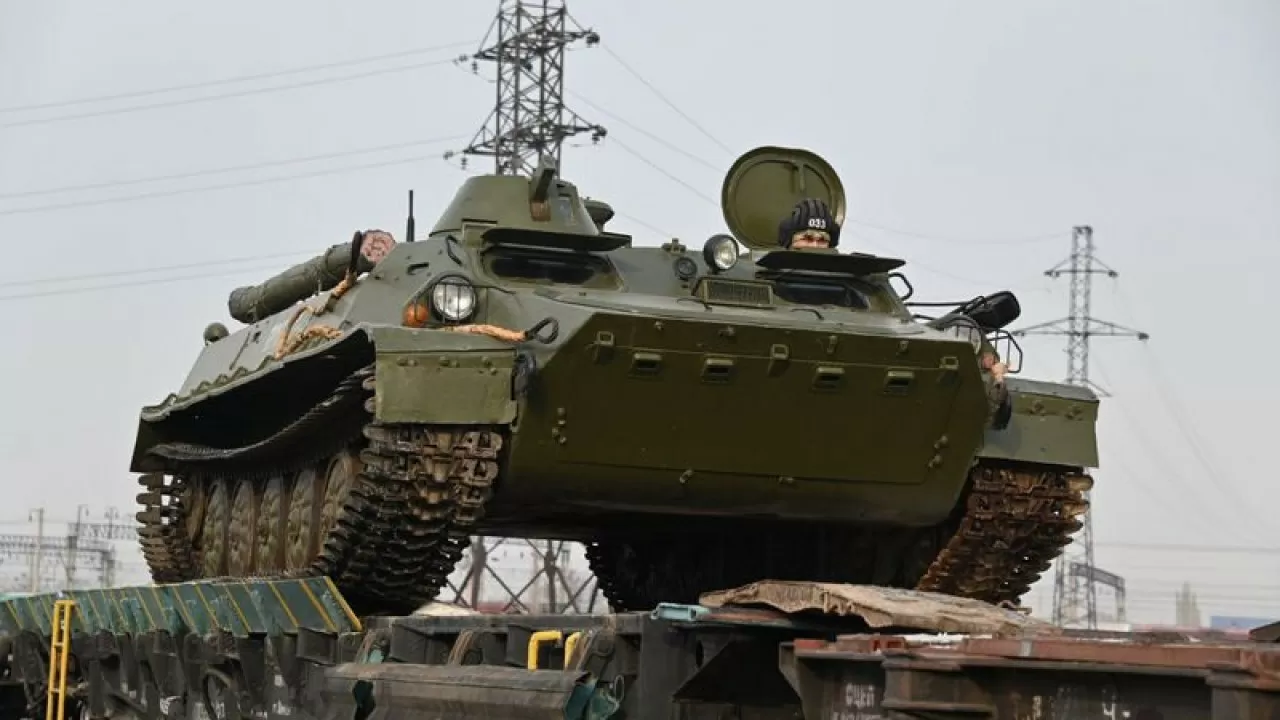 Военная техника на дорогах и в воздухе: акимат сделал заявление 