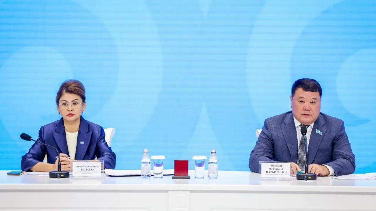 Аида Балаева Шымкент қаласының тұрғындарымен кездесті