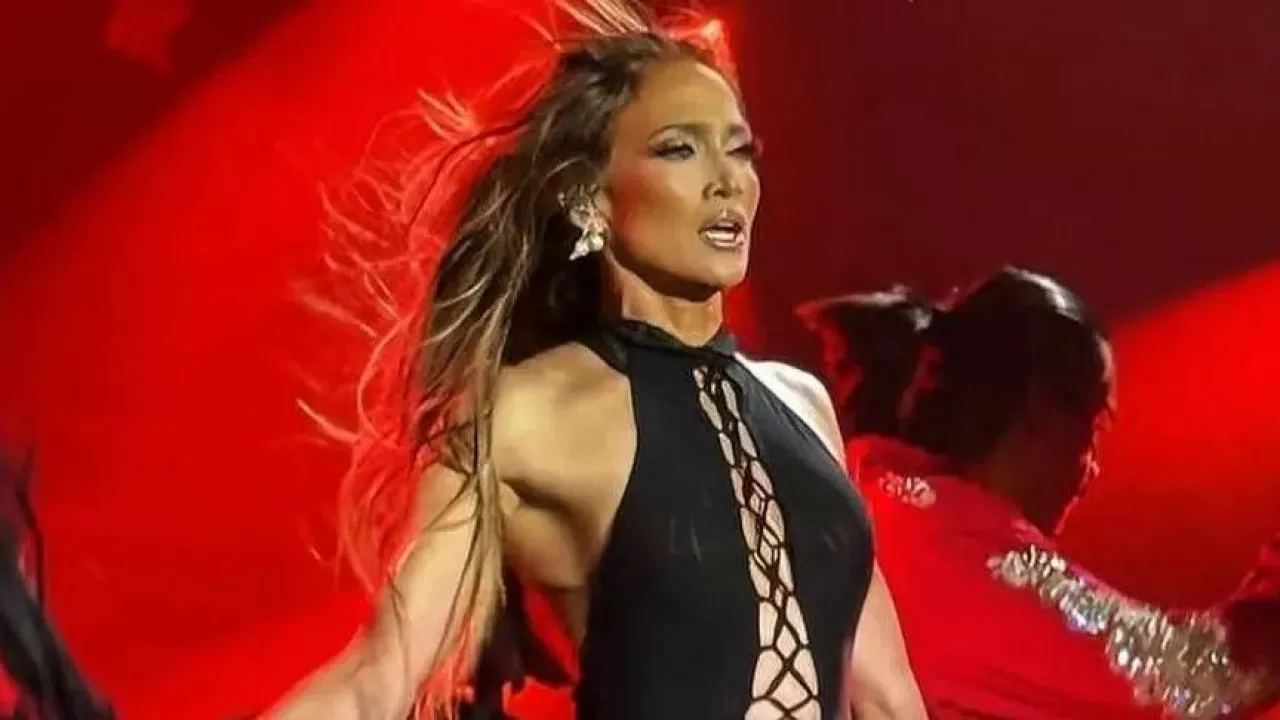  Дженнифер Лопестің сахналық киімдерін қазақстандық дизайнерлер дайындаған болып шықты