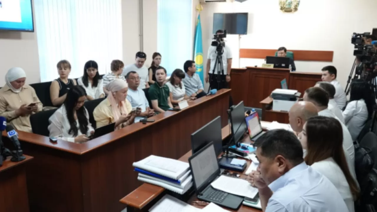 "Келіншегіме "сен әдемісің!" деп жазды": Руслан Берденовке оқ жаудырған азамат сотта өз шындығын айтты