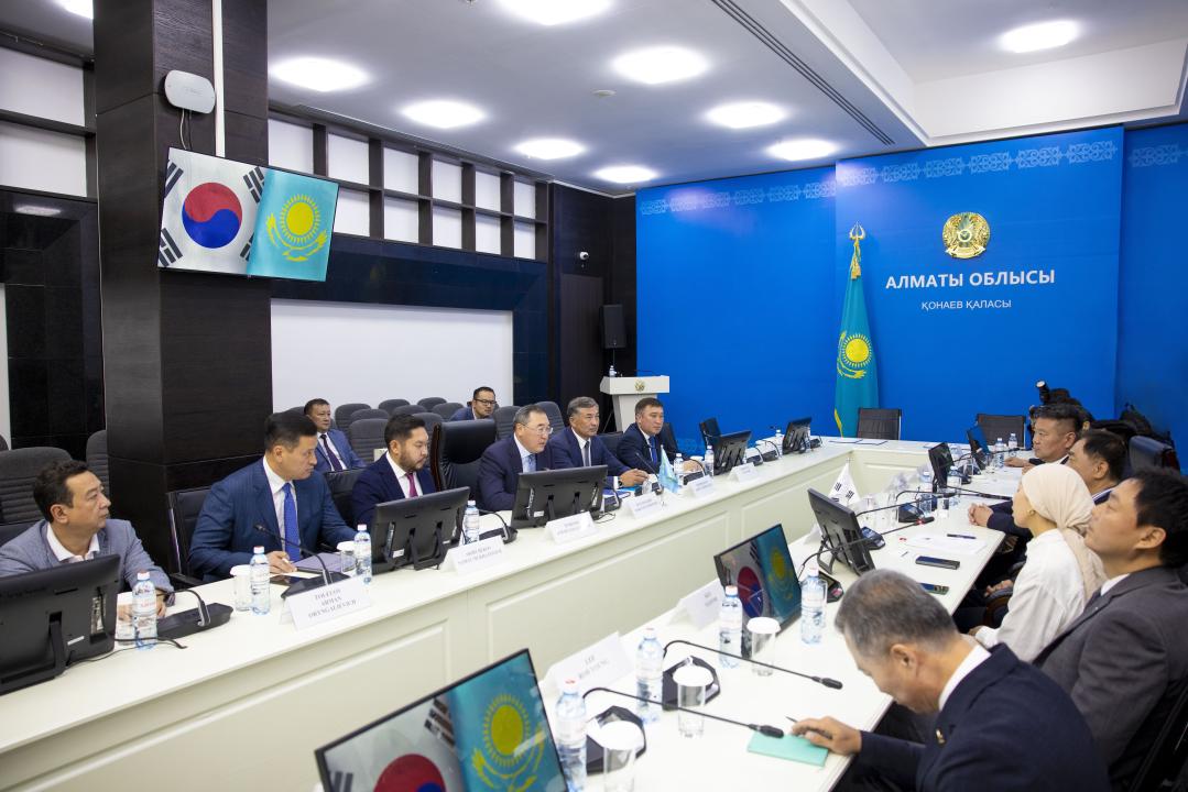 Алматы облысының әкімі Пхёнтхэк қаласының мэрімен Қонаевта кездесті