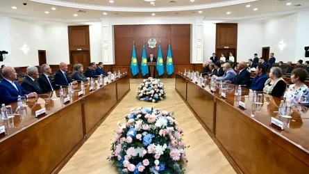 Олжас Бектенов құрылыс саласының қызметкерлерін марапаттады