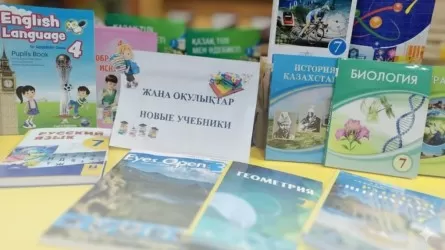 Казахстанские школы получили новые учебники, но хватит ли их всем?