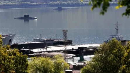 Цунами повредило пирс на военной базе России с атомными подлодками 