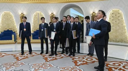 Победители школьных олимпиад прогулялись по Акорде 