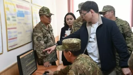 Қорғаныс министрінің орынбасары гарнизондардағы цифрлық офицерлердің жұмысын тексерді