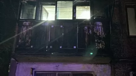 Два балкона загорелись в результате взрыва авто в Карагандинской области
