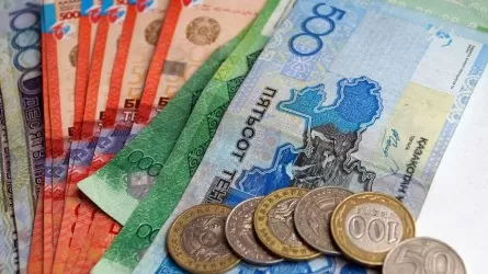 Сарапшылар теңге әлсіреп, инфляция қарқын алады деген болжам жасады