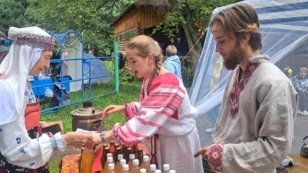 Медовый спас на "Громотухе": мед, песни и хороводы под соснами 