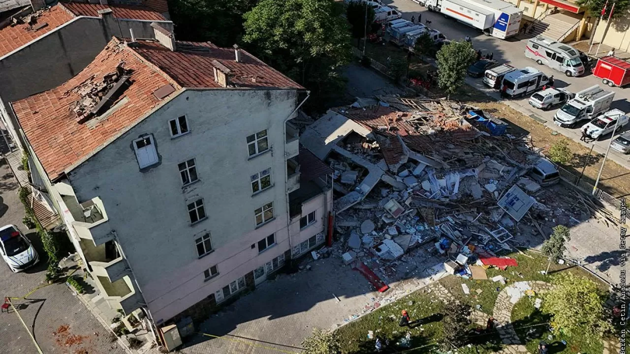 Түркияда жойқын жер сілкінісінен 1 адам қаза тапты