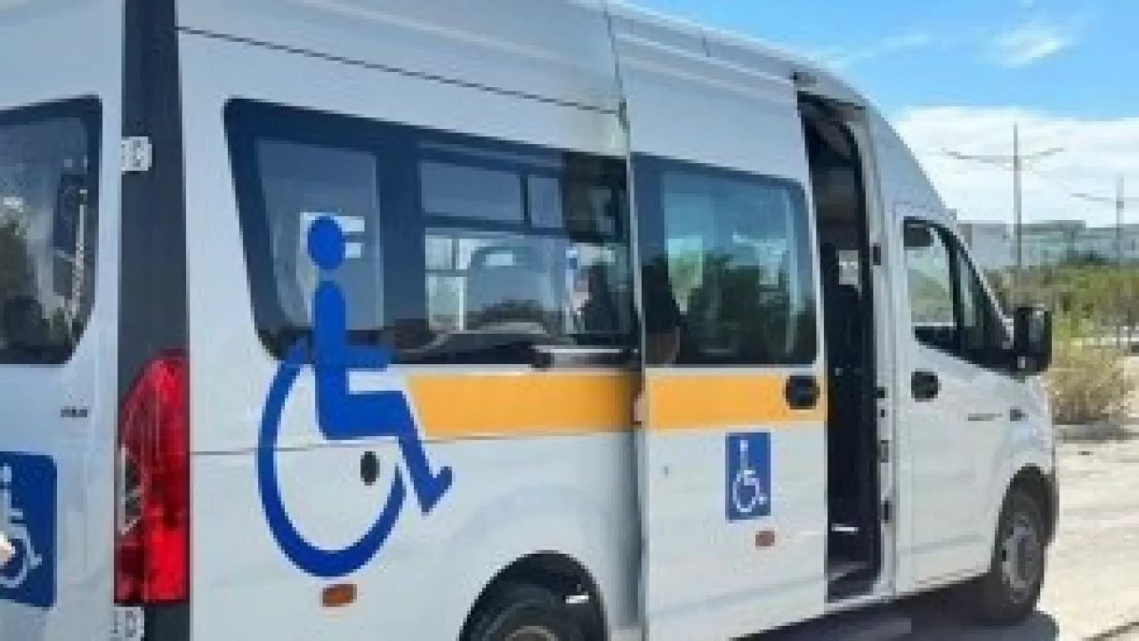 В 2025 году число поездок инватакси выросло почти вдвое в Астане и Алматы