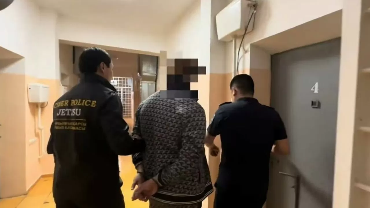 Қазақстандықтардың есепшоттарына кибершабуыл жасаған күдікті ұсталды